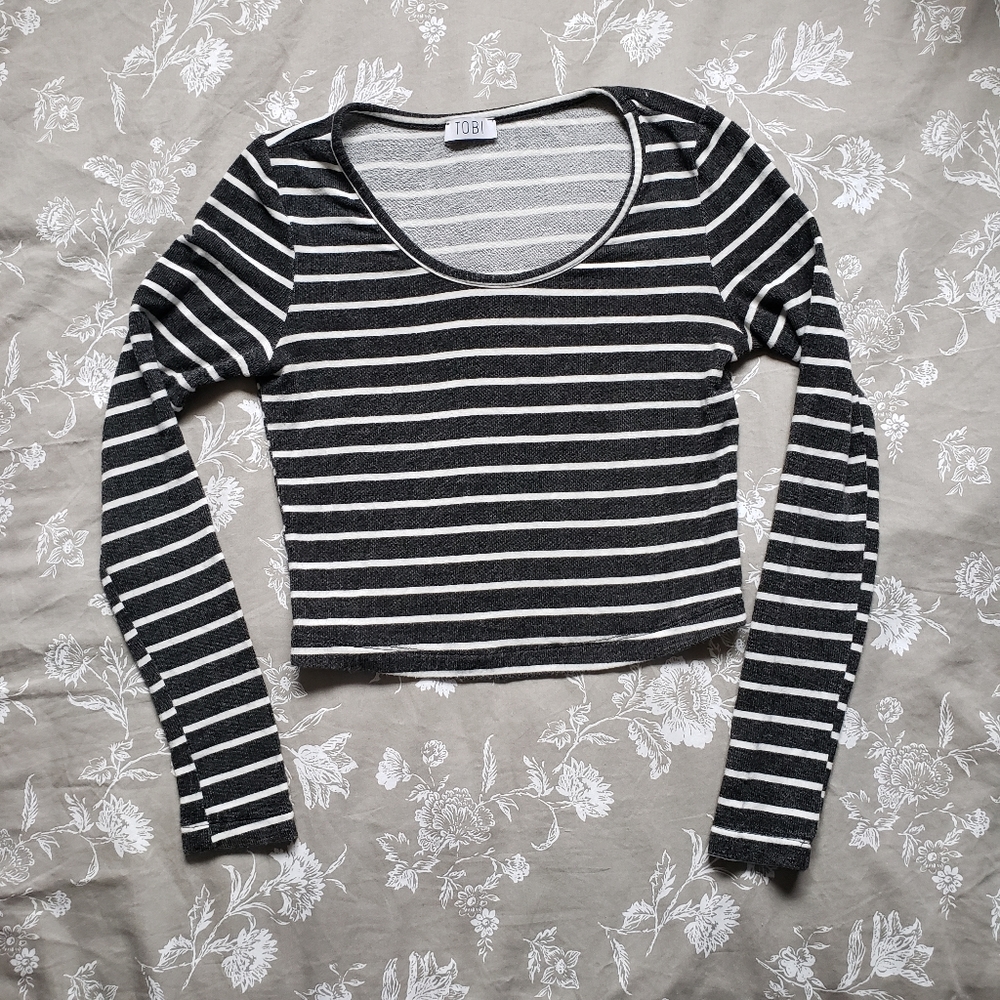 Black and White Striped Long-Sleeve Tee Size Small